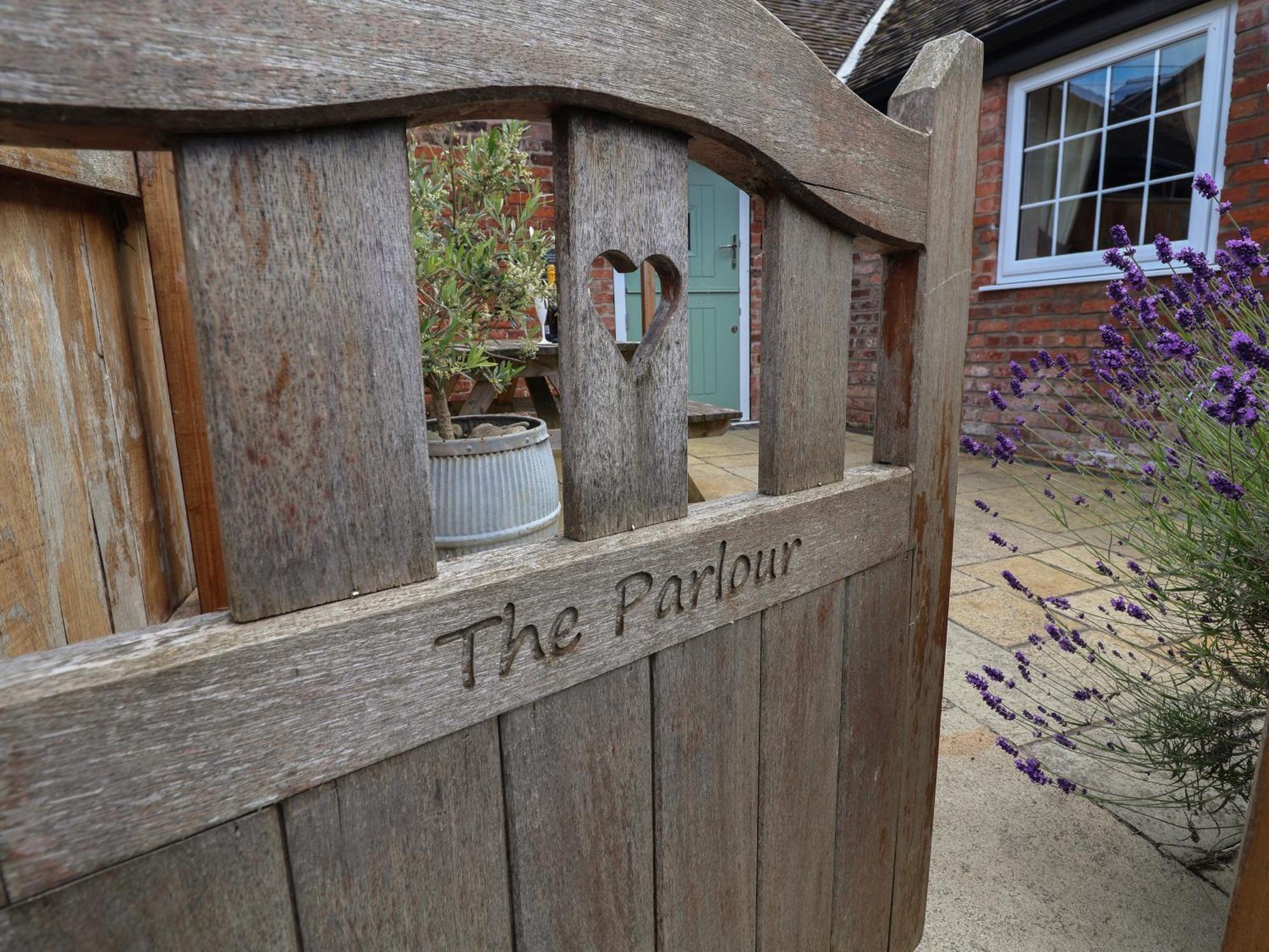 Villa The Parlour Chester Esterno foto